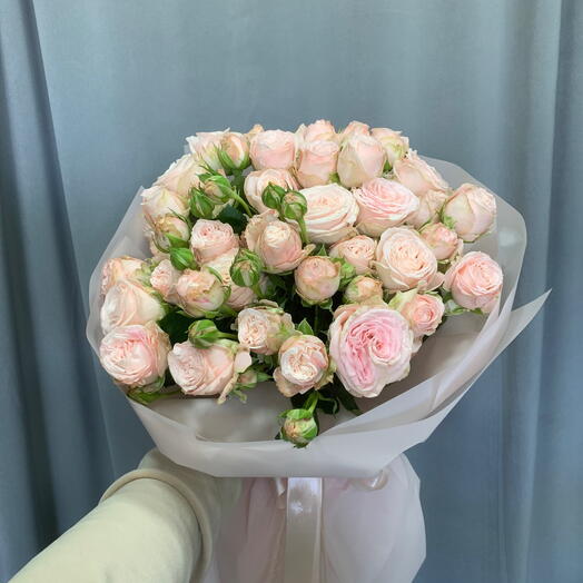 Кустовые розовые розы 🌹