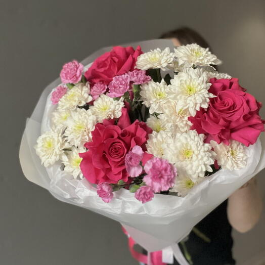 Стойкий букет из кустового Диантуса и французской розой💕