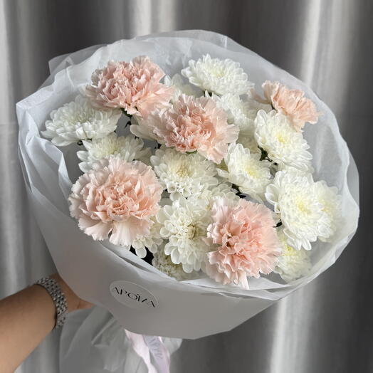 Букет стойкий из хризантем и диантусов 💕