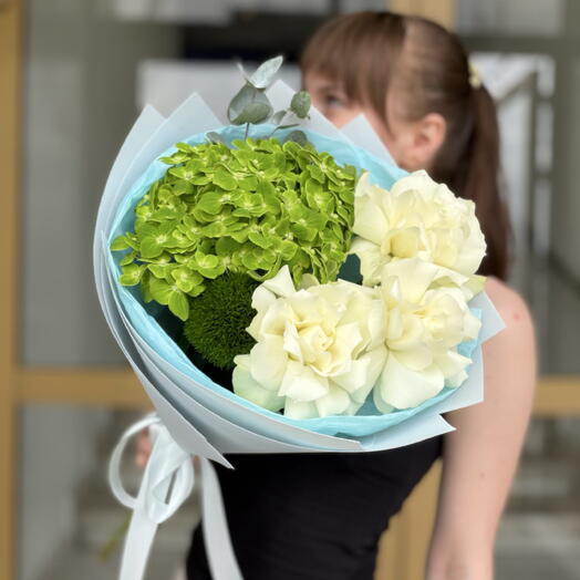 Букет «Свежее лето» 😍🌿 с пышной гортензией, французские розы и экзотическая гвоздика