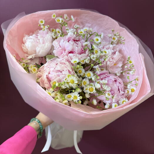 Пионы с ромашками