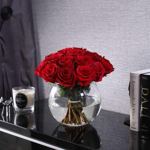 Bouquet of 25 roses "Freedom" in a vase sphere