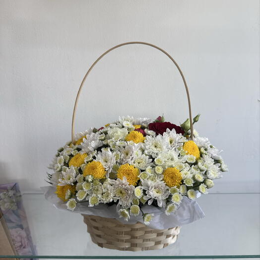 Цветы в корзине