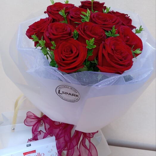 11 Holland Roses with Raffaello Luxury classic