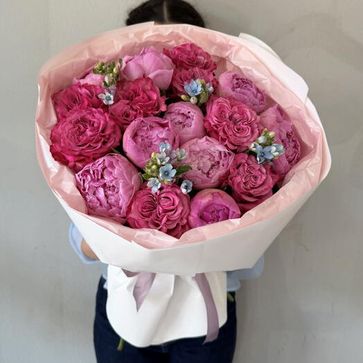 Букетик из 11 пионов , пионовидных роз , незабудка 🥰