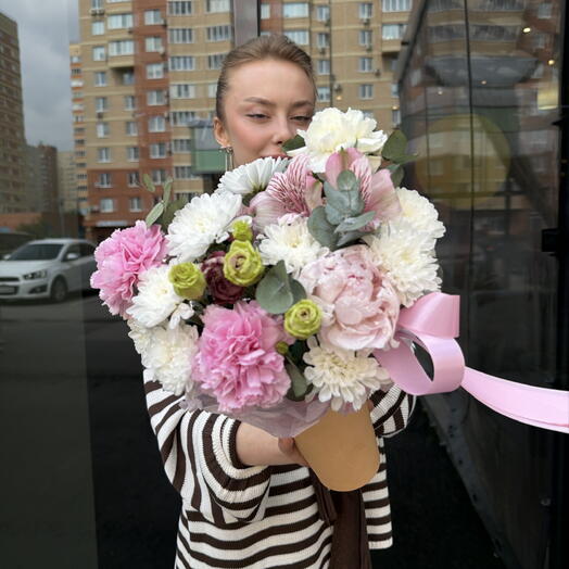 Цветочная композиция в коктейльном стакане