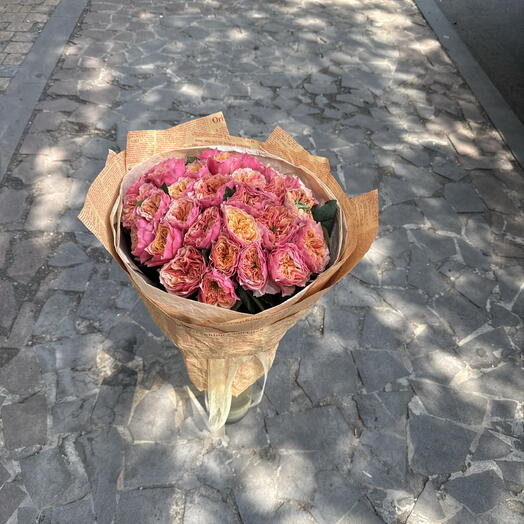 пионовидная роза