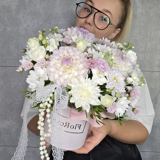 Композиция с нежными георгинами💜