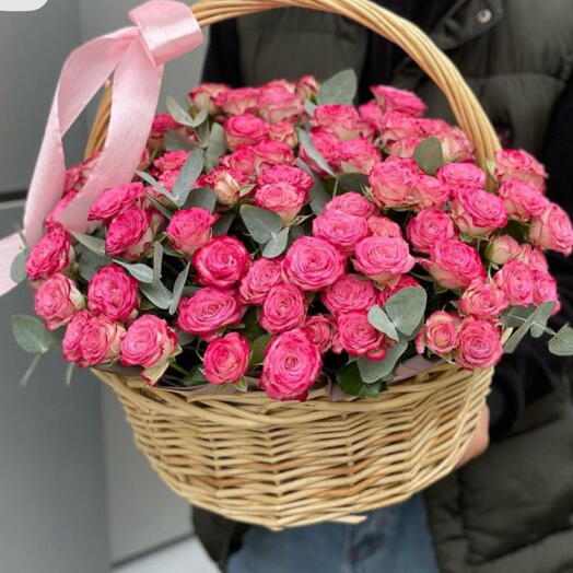 Корзина с кустовыми розами 5:9
