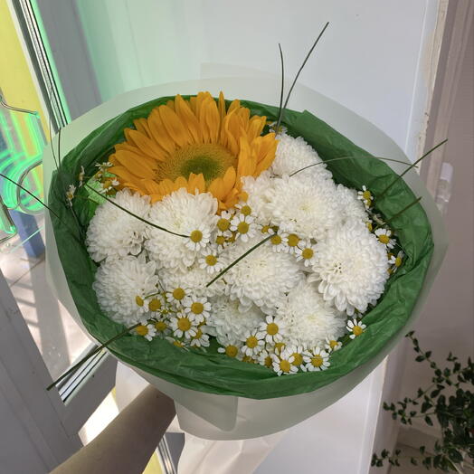 Букет сборный с подсолнухом