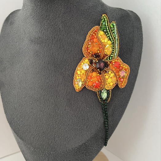 «Ирис оранжевый», брошь ручной работы