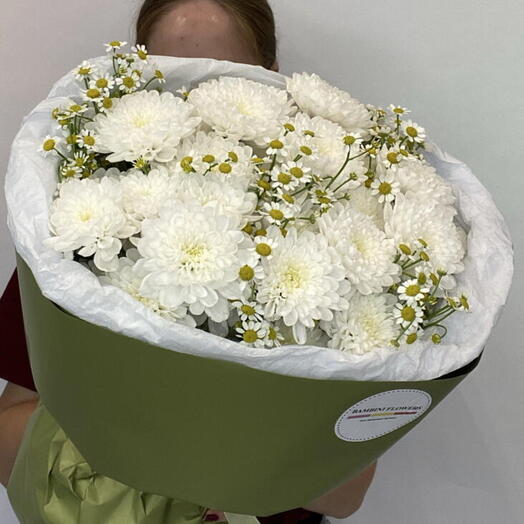 Авторский букет из ромашки,белой кустовой хризантемы