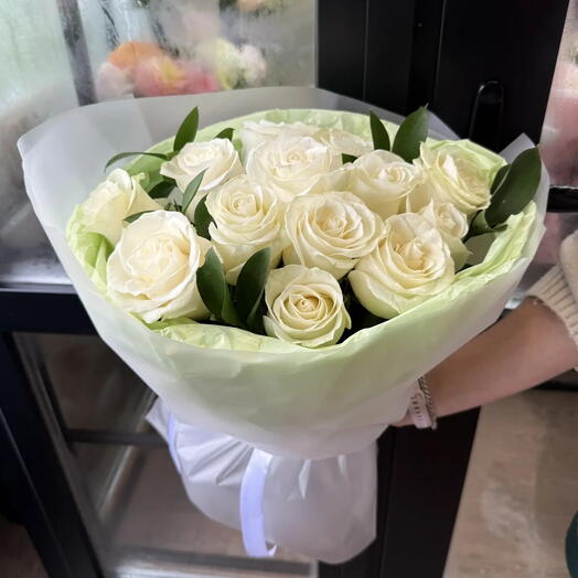 Моно- букет белых роз