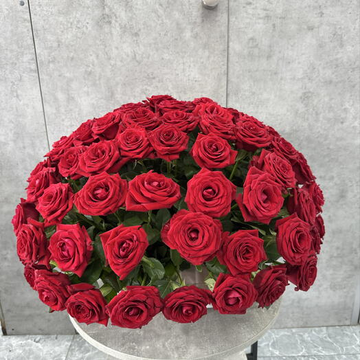 Корзина из 101 роз