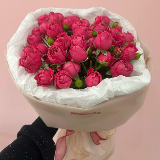 🌹 Пышный букет кустовых роз в малиново-розовой гамме