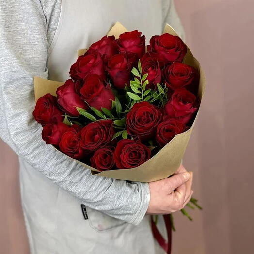 Букет из 19 бордовых роз