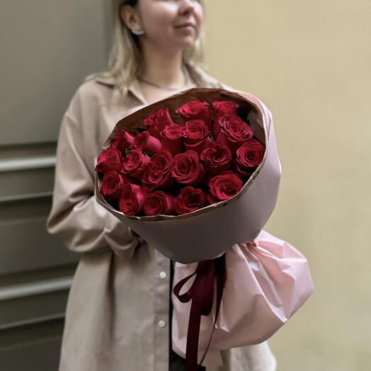 Красные розы 19 штук в букете