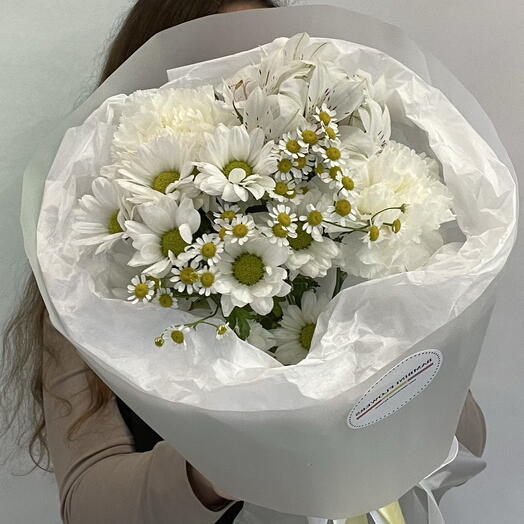 Авторский букет из ромашки,альстромерии,гвоздики,хризантемы