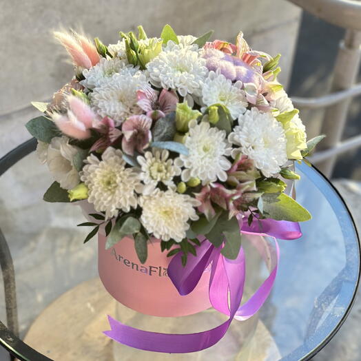 Composition with alstroemeria and chrysanthemum "Lagurus"