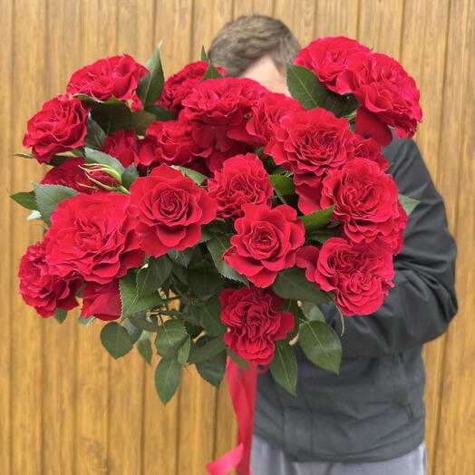 Кустовые розы алые ♥️♥️♥️