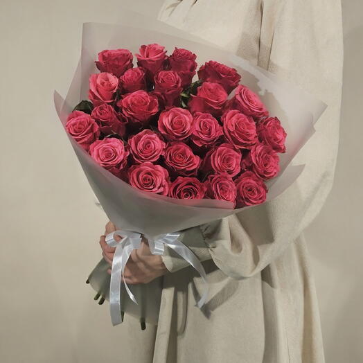 Малиновые розы 25 шт букет les fleur (В0006)
