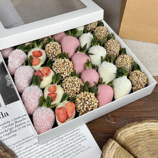 Chocolate-covered strawberries "Cupcake" 25-36pcs