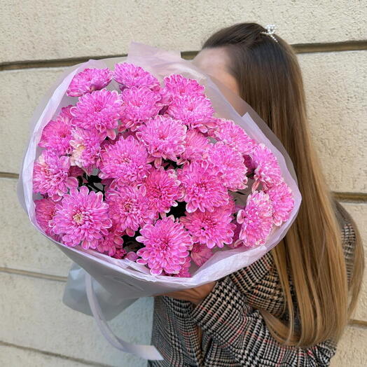Монобукет с розовыми кустовыми хризантемами (5 веток) от XOFLOWERS