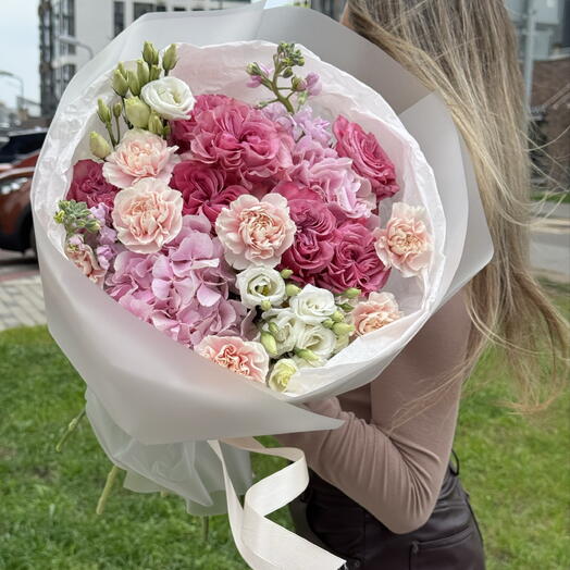 🌸🌸🌸красивый букет из гортензий, роз, эвкалипта