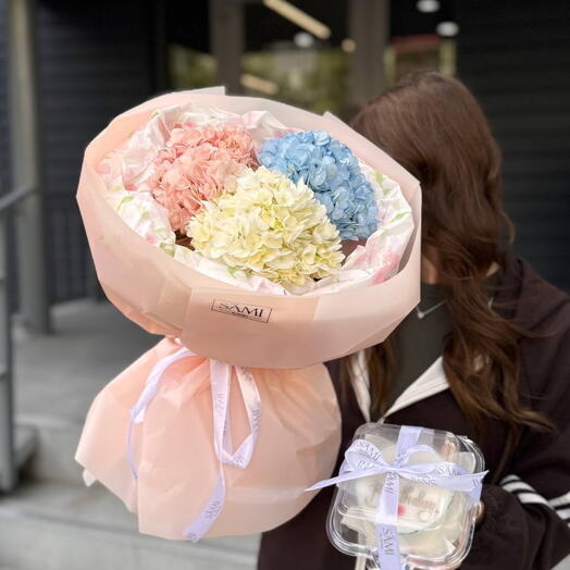 Combo with hydrangeas