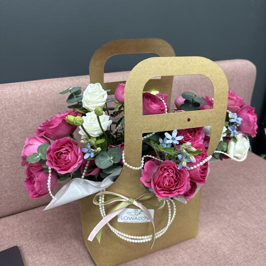 Шикарная цветочная композиция в сумке 🩷🌸💗