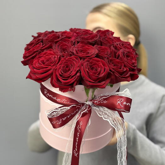 23 розы в коробке