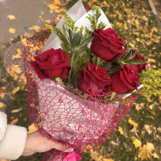 Авторский букет «Шипы и розы»