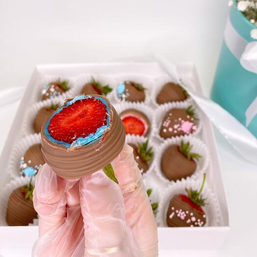 Набір з полуниці в шоколаді «Гендер-паті»