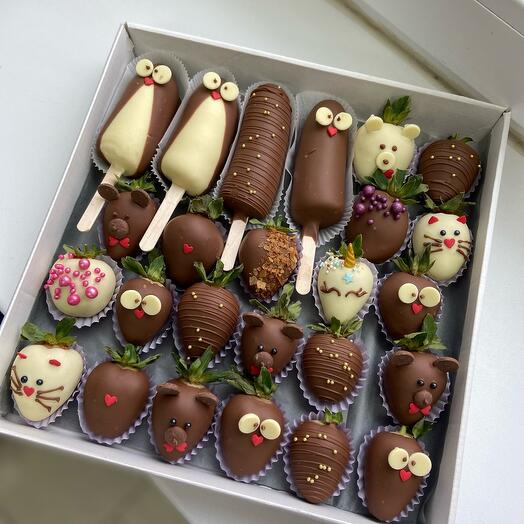 regalo dulce para niños de fresas y plátanos cubiertos de chocolate