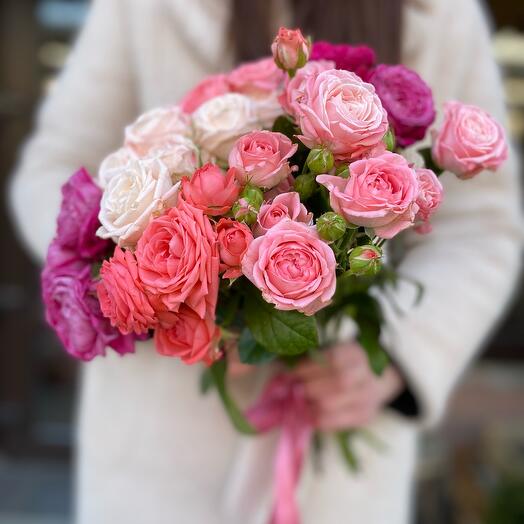 Bouquet of bush roses