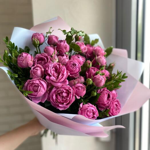 Rosas arbustivas en forma de peonía