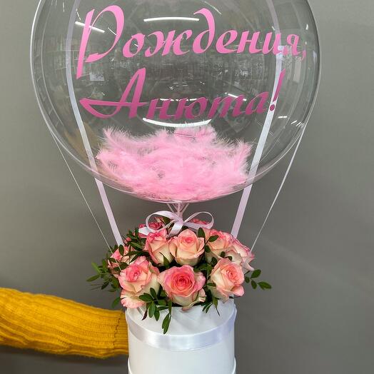 Розы в коробке с шаром