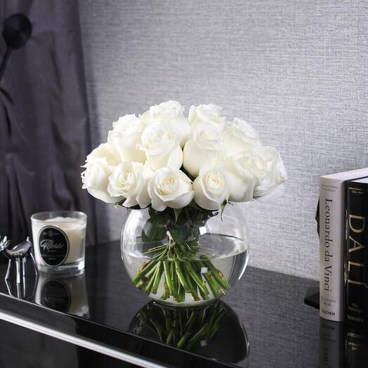Bouquet of 25 roses "Proud" in a vase sphere