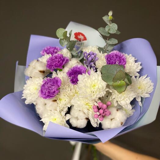 Bouquet "Maggie" of lilac dianthus and white chrysanthemums