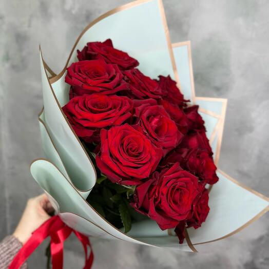Ecuadorian red Rose in a stylish package