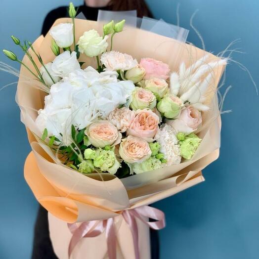 Bouquet con rosas y lisiantums