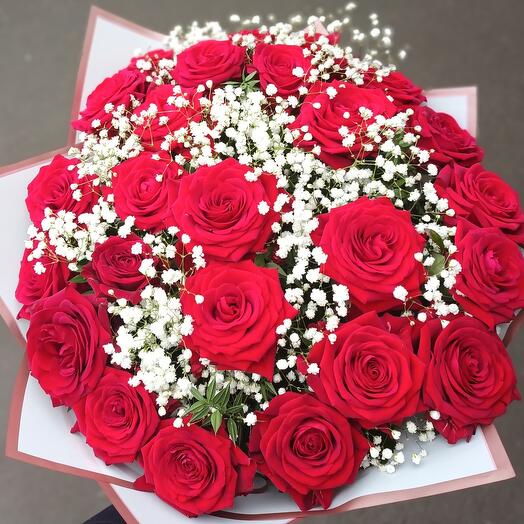 Ramo de rosas con gypsophila