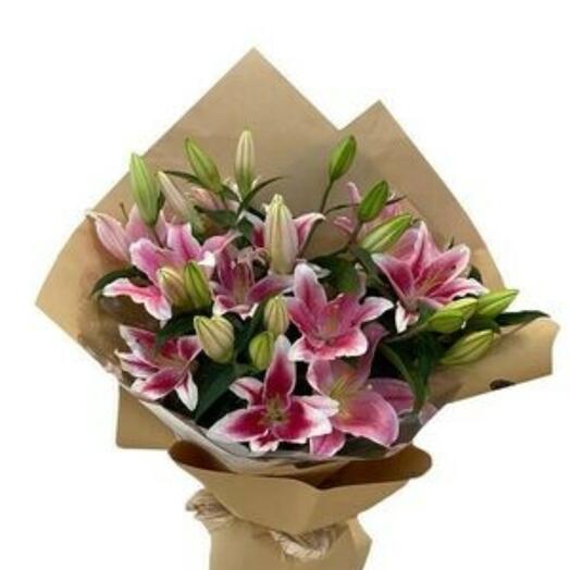 Bioom lily bouquet