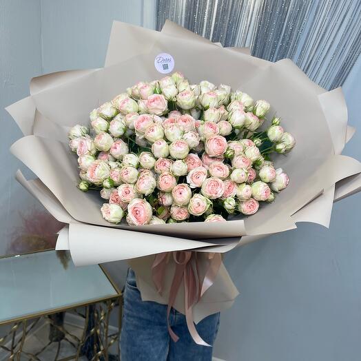 Elegante ramo de rosas en forma de Peonía