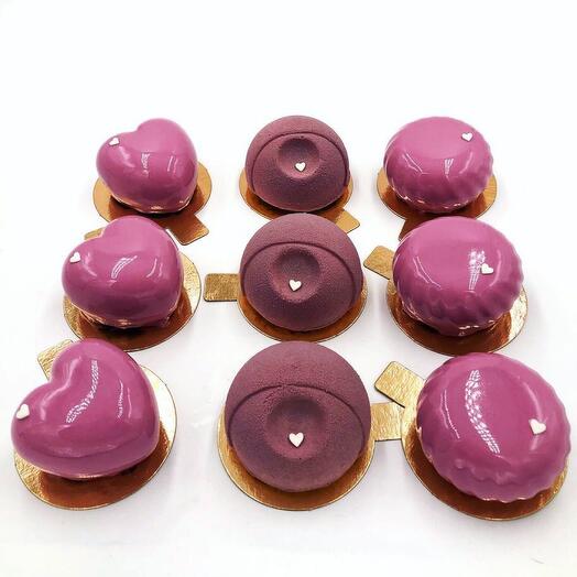 Большой набор муссовых пирожных-ассорти