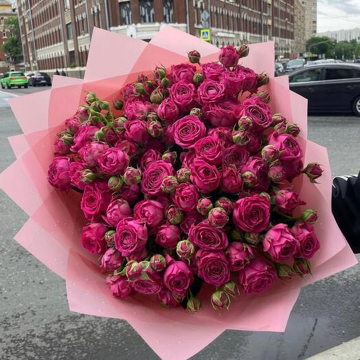 Bushy peony-shaped roses