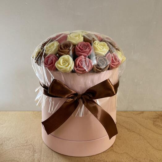 37 шоколадних троянд в капелюшній коробці