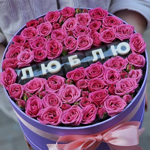 Кустовык розы с шоколадным буквами