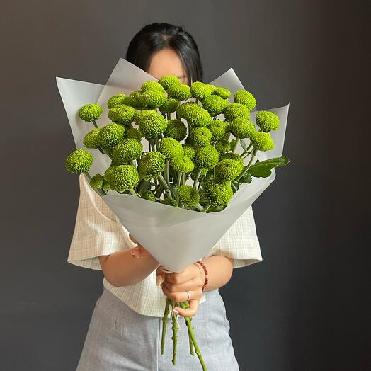 Bouquet with bush roses and chamomile ️