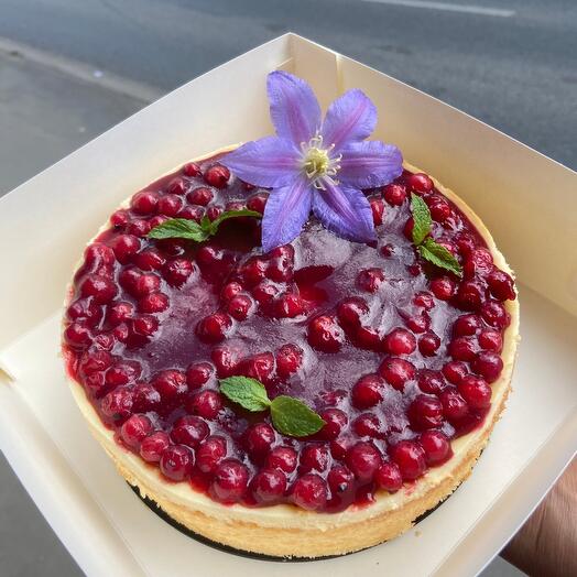 Чизкейк с красной смородиной